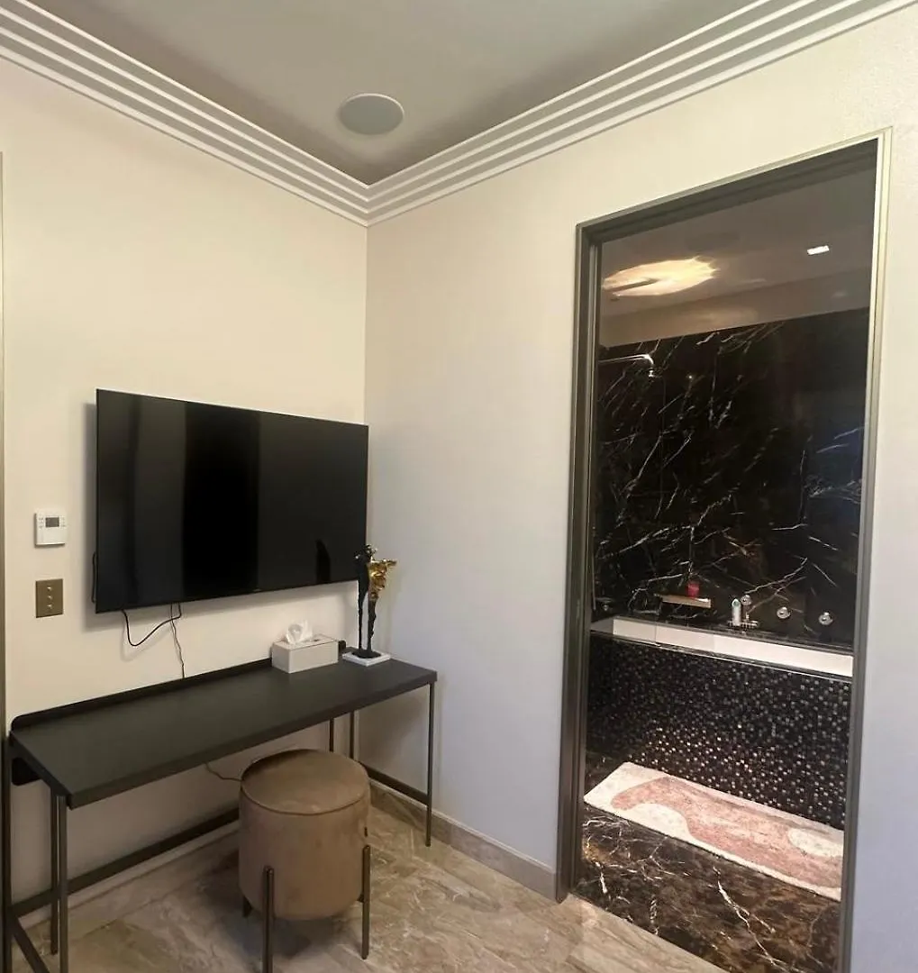 Luxe Accommodation On The Champs-Elysees Париж Апартаменты