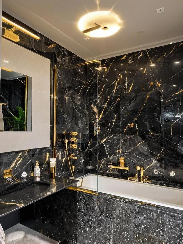 Luxe Accommodation On The Champs-Elysees Париж 0*,