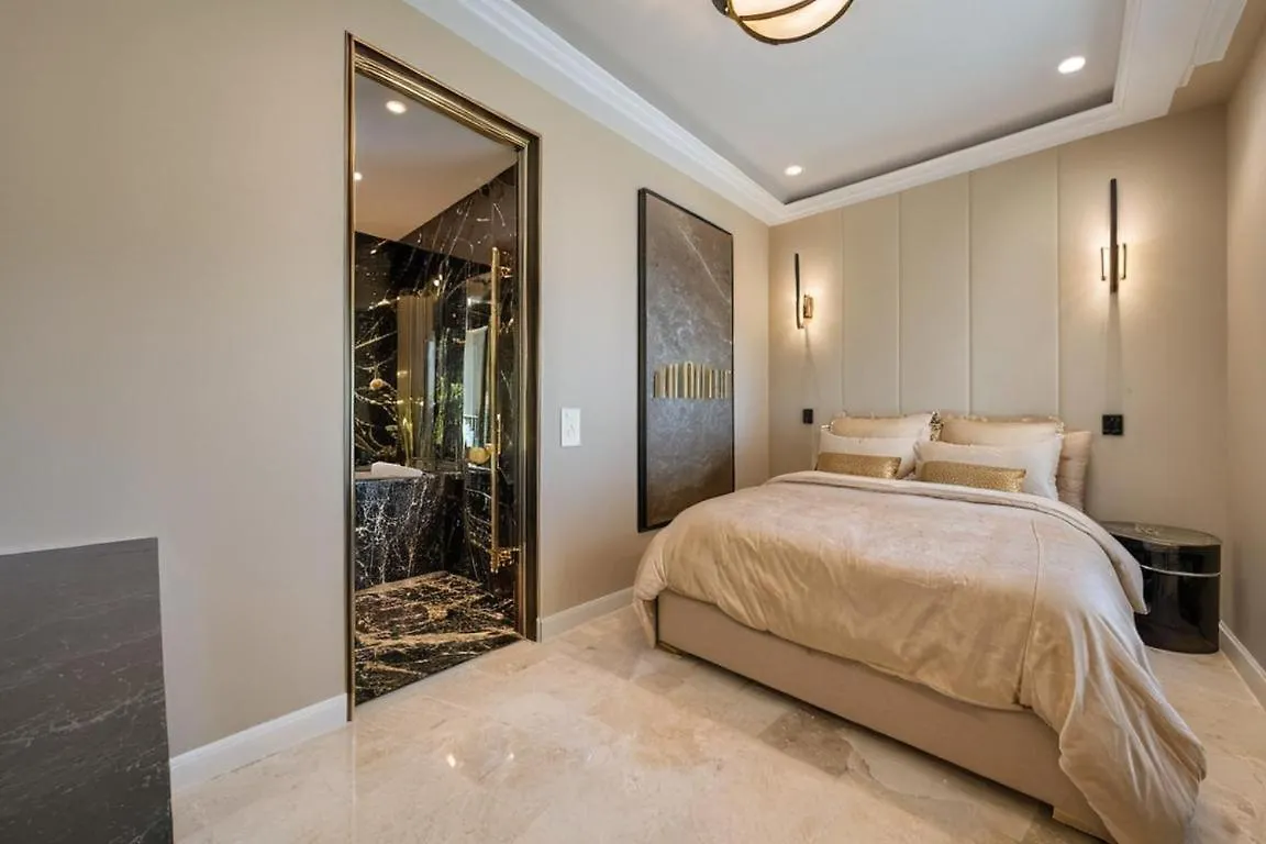 Luxe Accommodation On The Champs-Elysees Париж Франция