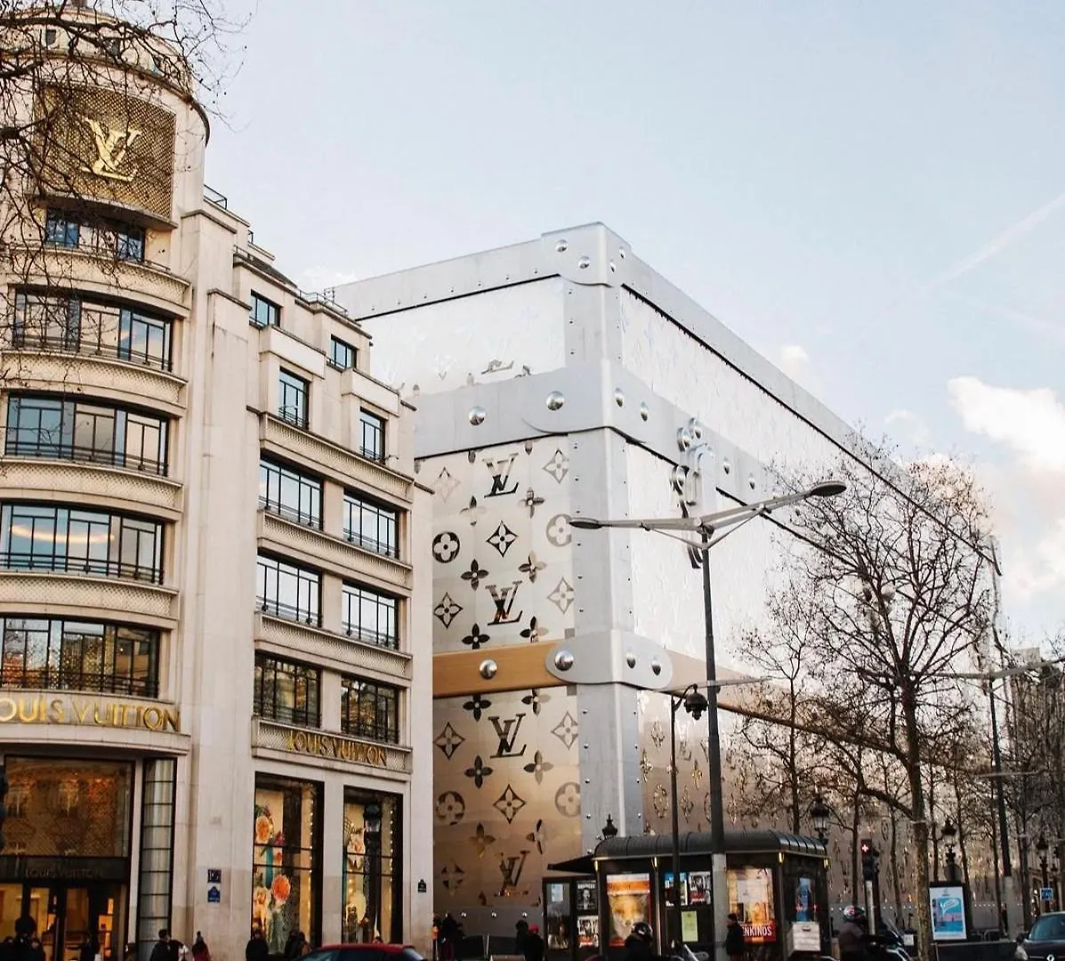 Luxe Accommodation On The Champs-Elysees Paris