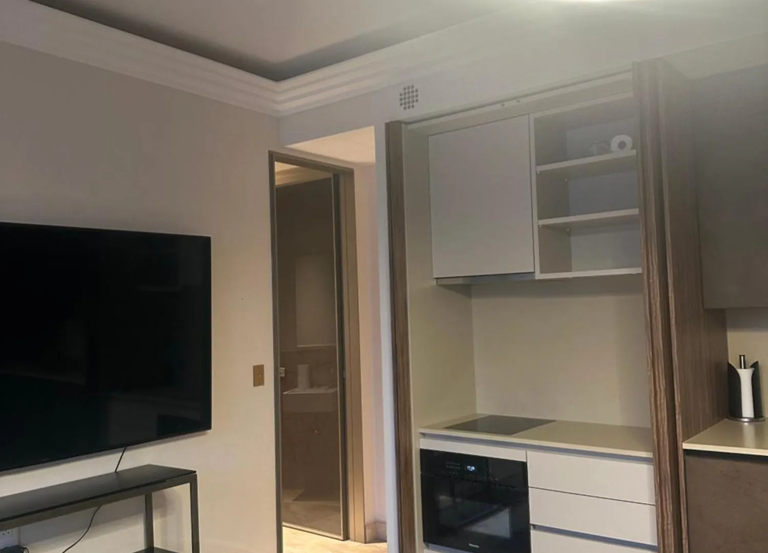 Luxe Accommodation On The Champs-Elysees Paris Apartment