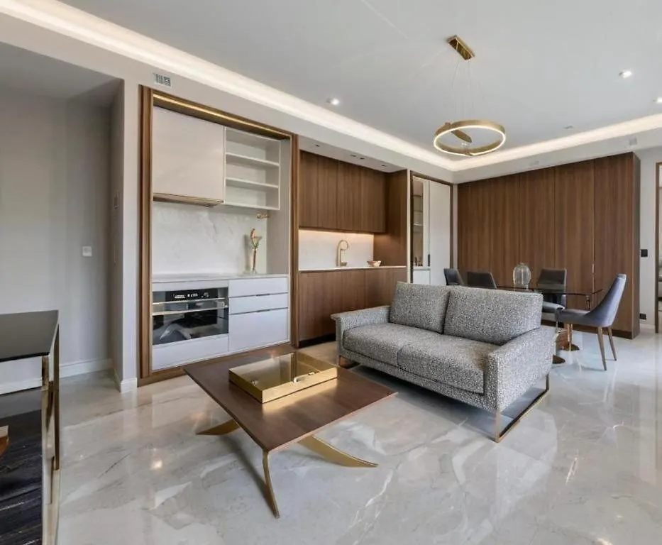 Luxe Accommodation On The Champs-Elysees Paris